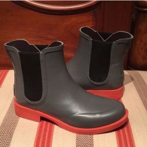 Brand New UGG Rainboots Size 7!